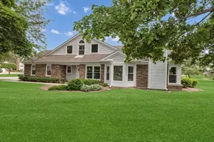 501 Banyan Tree Ln, Buffalo Grove, IL 60089 - Photo 1