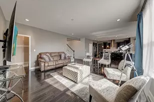 1329 McIntosh Dr, Mundelein, IL 60060 - Photo 4