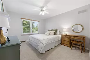 221 Breckenridge Dr, Aurora, IL 60504 - Photo 24