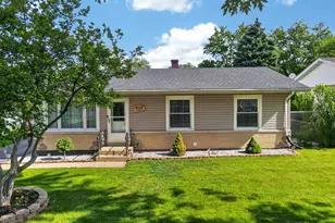 1104 Basin Dr, Lockport, IL 60441 - Photo 2