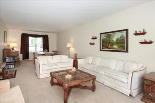 886 Farm Glen Ln, Carol Stream, IL 60188 - Photo 4