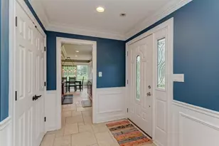 325 Canterbury Ln, Inverness, IL 60010 - Photo 10