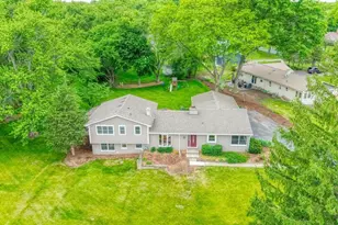 325 Canterbury Ln, Inverness, IL 60010 - Photo 4