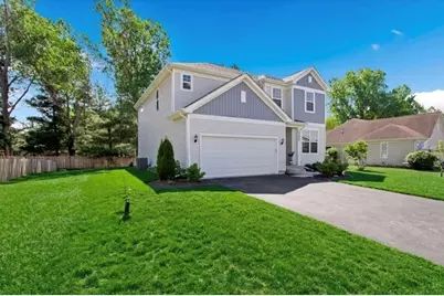 2220 Walnut Glen Boulevard, Island Lake, IL 60042 - Photo 2