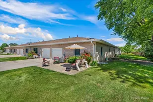 1084 Chovan Dr, Joliet, IL 60435 - Photo 4