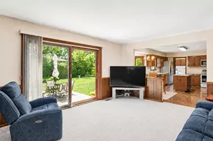 215 Alpine Dr, Lake Zurich, IL 60047 - Photo 8