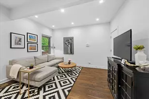 1454 W Roscoe St, Chicago, IL 60657 - Photo 2