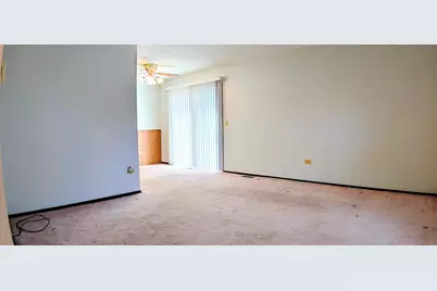 1070 Glouchester Harbor #1070, Schaumburg, IL 60193 - Photo 2