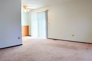1070 Glouchester Harbor, Schaumburg, IL 60193 - Photo 2