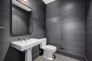 21 N May St, Chicago, IL 60607 - Photo 32