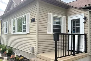 613 W Henry St, Pontiac, IL 61764 - Photo 2