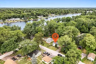 2622 W Emerald Ct, McHenry, IL 60051 - Photo 2