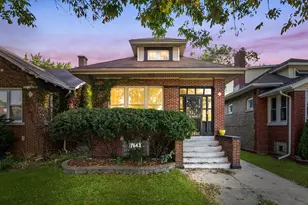 7643 S Paxton Ave, Chicago, IL 60649 - Photo 2