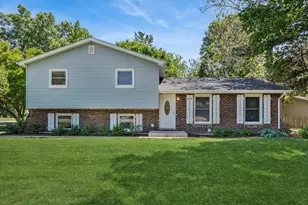 28W691 Leverenz Rd, Naperville, IL 60564 - Photo 1