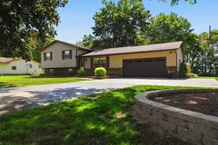1665 Hill Dr, Dixon, IL 61021 - Photo 1