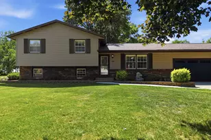 1665 Hill Dr, Dixon, IL 61021 - Photo 2