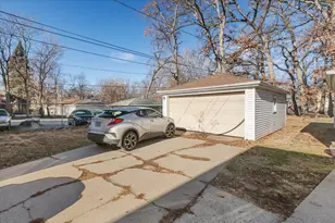 1700 W 103rd St, Chicago, IL 60643 - Photo 4