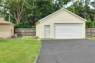 1201 Fairchild Ave, Joliet, IL 60432 - Photo 4