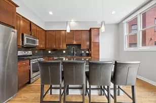 2318 W Wolfram St, Chicago, IL 60618 - Photo 10