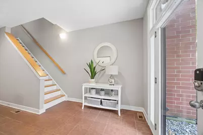 2318 W Wolfram Street, Chicago, IL 60618 - Photo 4