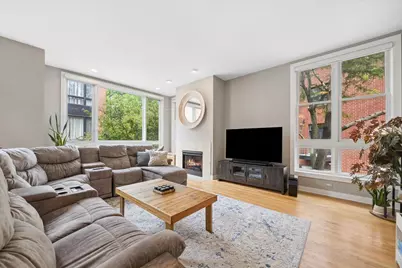 2318 W Wolfram Street, Chicago, IL 60618 - Photo 6