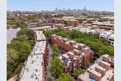 2318 W Wolfram Street, Chicago, IL 60618 - Photo 30