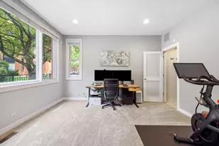 2318 W Wolfram St, Chicago, IL 60618 - Photo 16