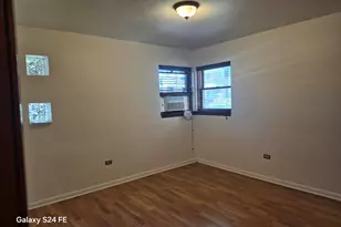 5855 W Higgins Ave, Chicago, IL 60630 - Photo 14