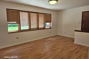 5855 W Higgins Ave, Chicago, IL 60630 - Photo 4