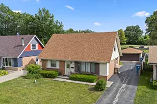 5547 Fairway Dr, Crestwood, IL 60418 - Photo 1