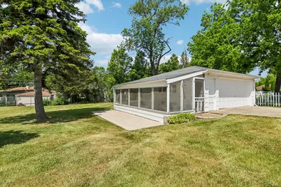 470 N Prairie Avenue, Mundelein, IL 60060 - Photo 2