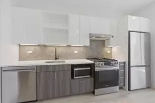 948 W Sunnyside Ave, Chicago, IL 60640 - Photo 2