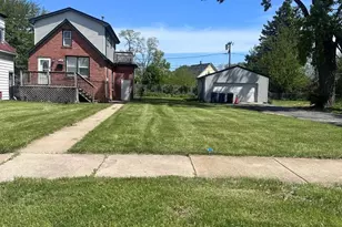 526 E 154th Pl, Phoenix, IL 60426 - Photo 2