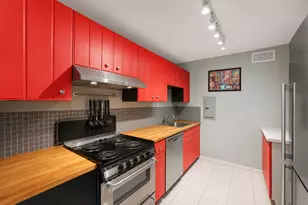 3930 N Pine Grove Ave, Chicago, IL 60613 - Photo 4