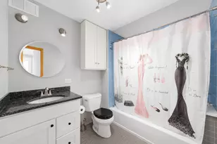 3930 N Pine Grove Ave, Chicago, IL 60613 - Photo 8