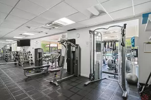 3930 N Pine Grove Ave, Chicago, IL 60613 - Photo 14