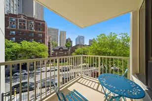 3930 N Pine Grove Ave, Chicago, IL 60613 - Photo 10