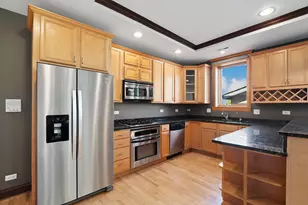 2049 W Morse Ave, Chicago, IL 60645 - Photo 8