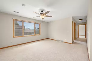 1833 Kerrybrook Ct, Sycamore, IL 60178 - Photo 8