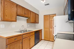 1833 Kerrybrook Ct, Sycamore, IL 60178 - Photo 14