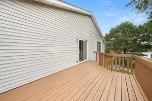 1833 Kerrybrook Ct, Sycamore, IL 60178 - Photo 12