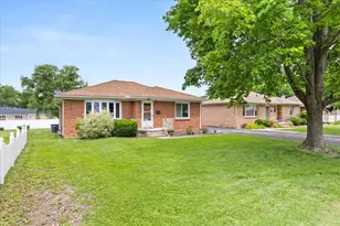 502 Boys St, Streator, IL 61364 - Photo 2