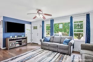 348 W Oriole Trail, Cary, IL 60013 - Photo 4
