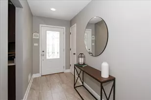 955 N Topanga Dr, Palatine, IL 60074 - Photo 2