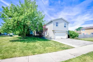 649 Hiawatha Dr, Carol Stream, IL 60188 - Photo 1