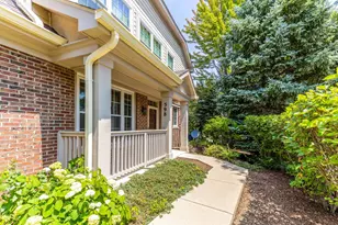 598 Harvey Lake Dr, Vernon Hills, IL 60061 - Photo 2