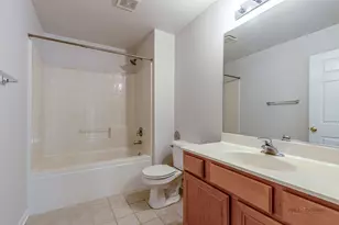 598 Harvey Lake Dr, Vernon Hills, IL 60061 - Photo 18