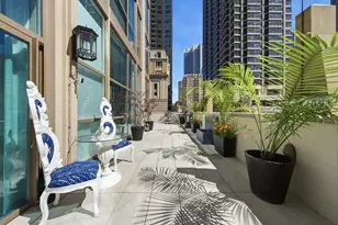 21 E Huron St, Chicago, IL 60611 - Photo 10