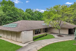 4 Far Hills Rd, Barrington Hills, IL 60010 - Photo 2