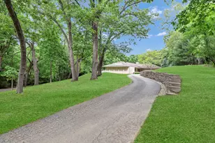 4 Far Hills Rd, Barrington Hills, IL 60010 - Photo 4